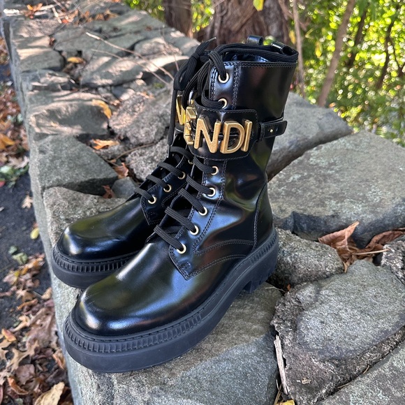 Fendi
Fendigraphy Logo-Cuff Biker Booties sz 38.5 - Picture 7 of 13